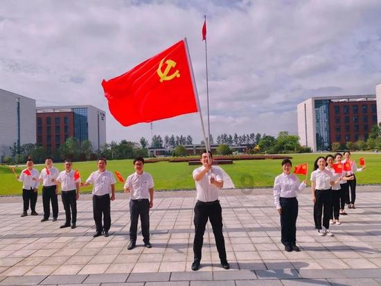 落马女州长痛哭忏悔：愧对父母每年准备的“青菜煮白豆腐”年夜菜
